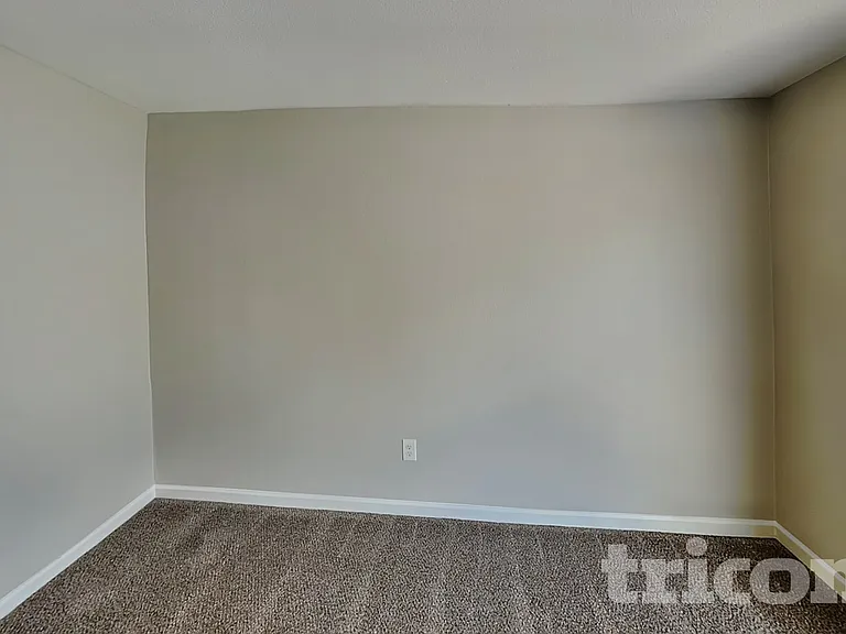 8539 Captain Dr — Photo 5
