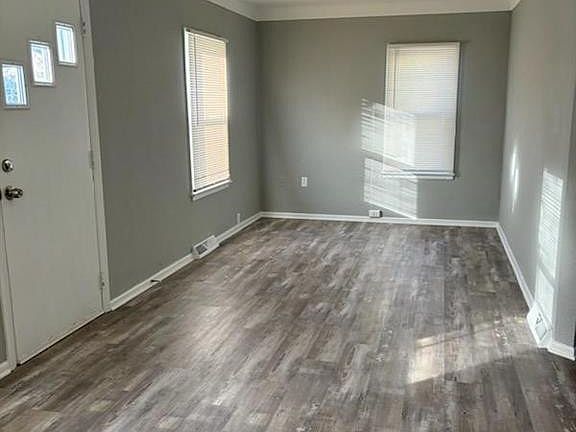 2nd image of 2033 Sheffield Pl