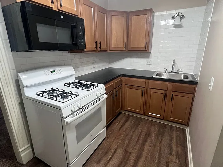 2427 S Calhoun St — Photo 6