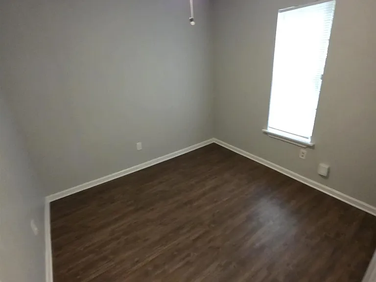 1104 S Park St — Photo 10