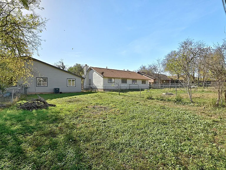 2204 Donahue Ln #B — Photo 22