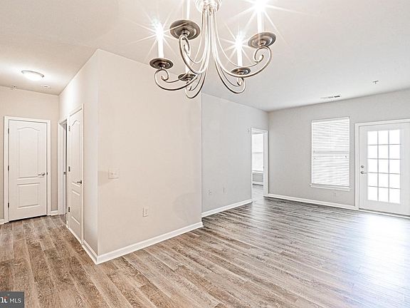 5th image of 205 Meeting House Station Sq APT 404