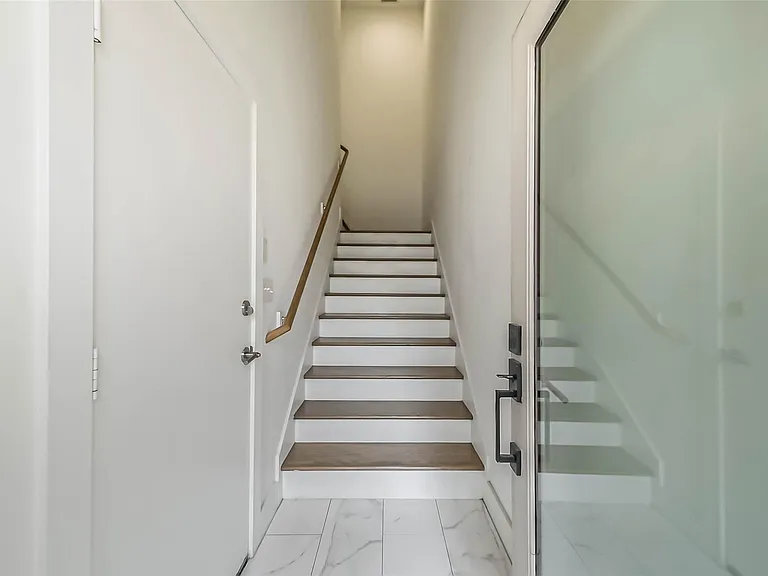 2408 Emancipation Ave #A — Photo 2