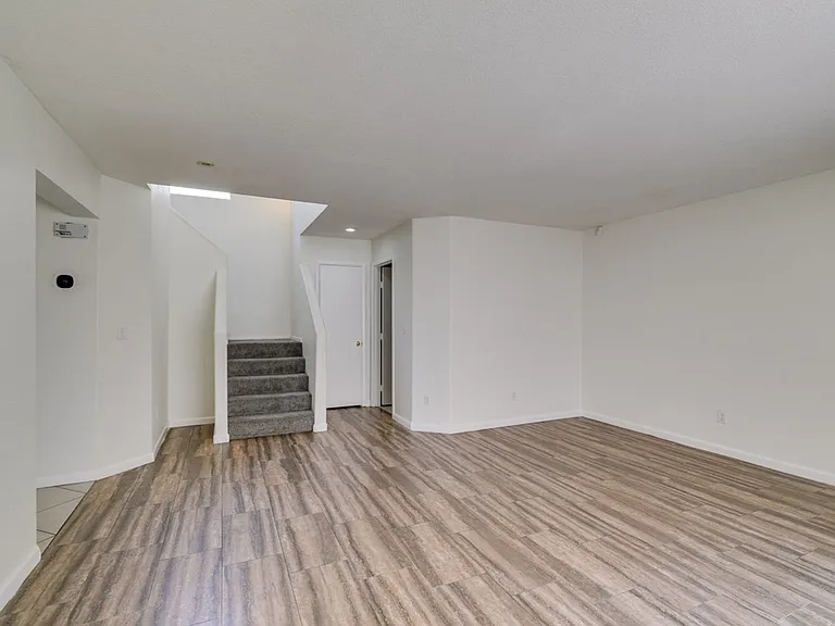 5025 Glittering Star Ct N — Photo 6