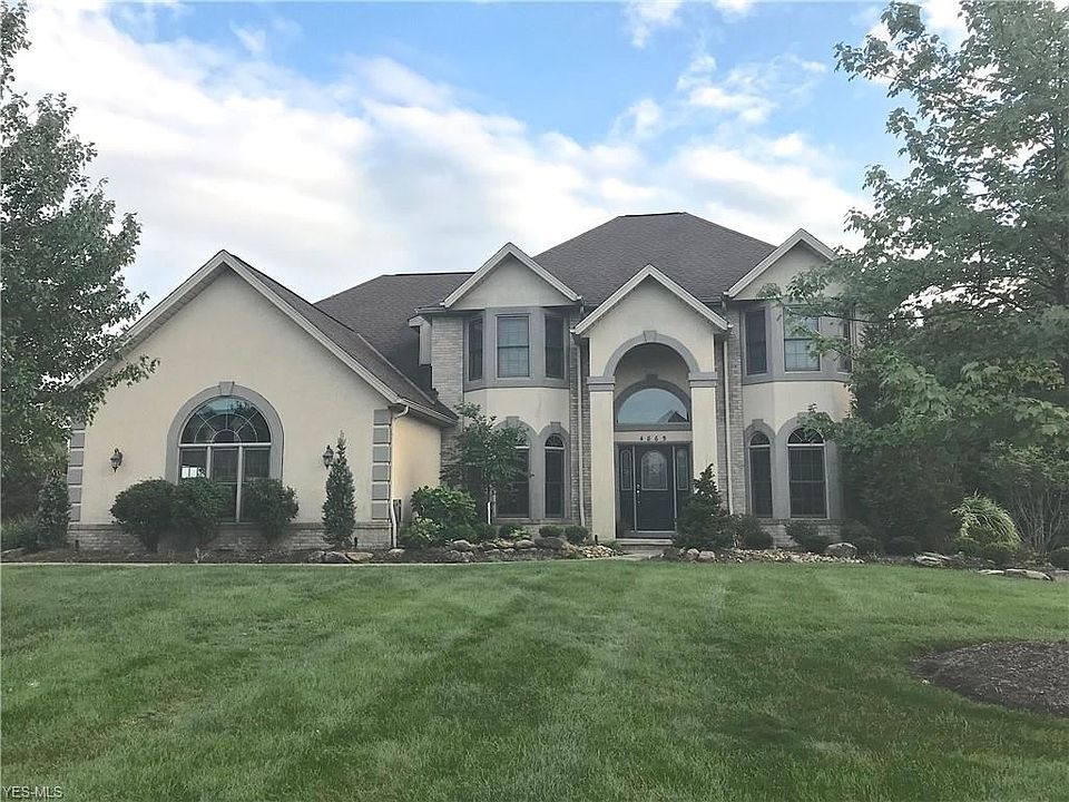 1st image of 4865 Valleybrook Dr