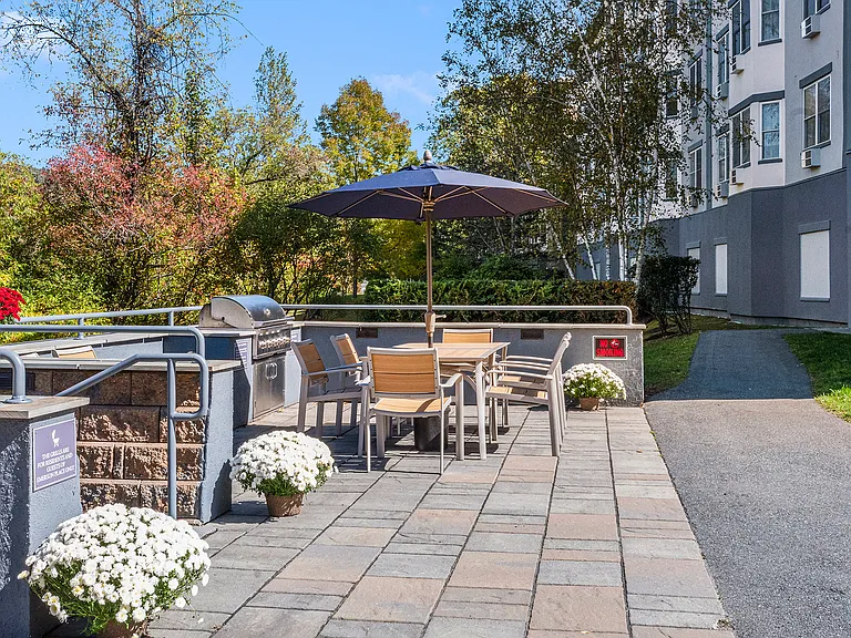 Emerson Place Apartments — Photo 15