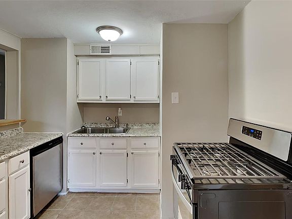 4th image of 29 Marquette Dr