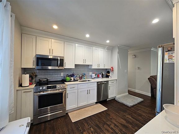 4th image of 228 Hudson Avenue