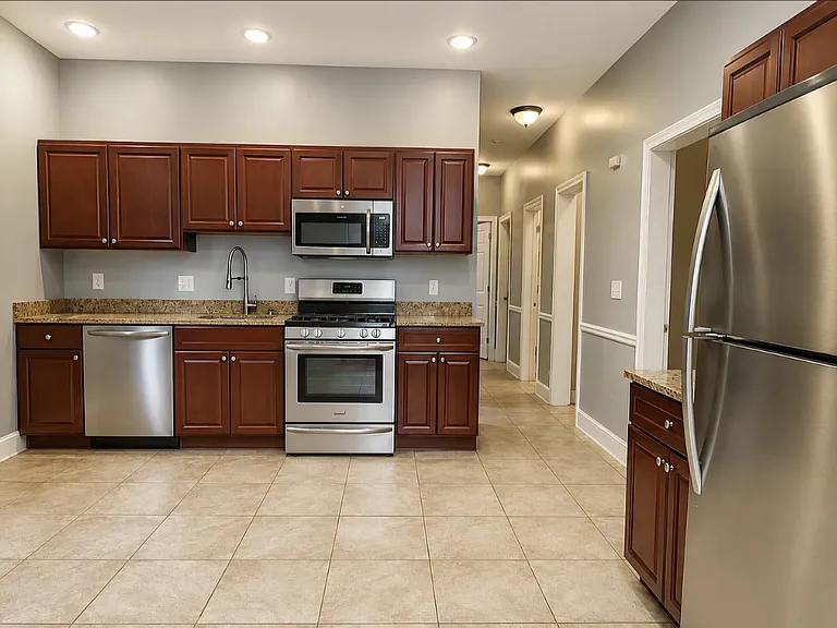 245 Ferry St #1 — Photo 1