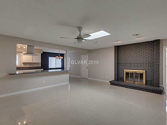4th image of 320 Beaumont St
