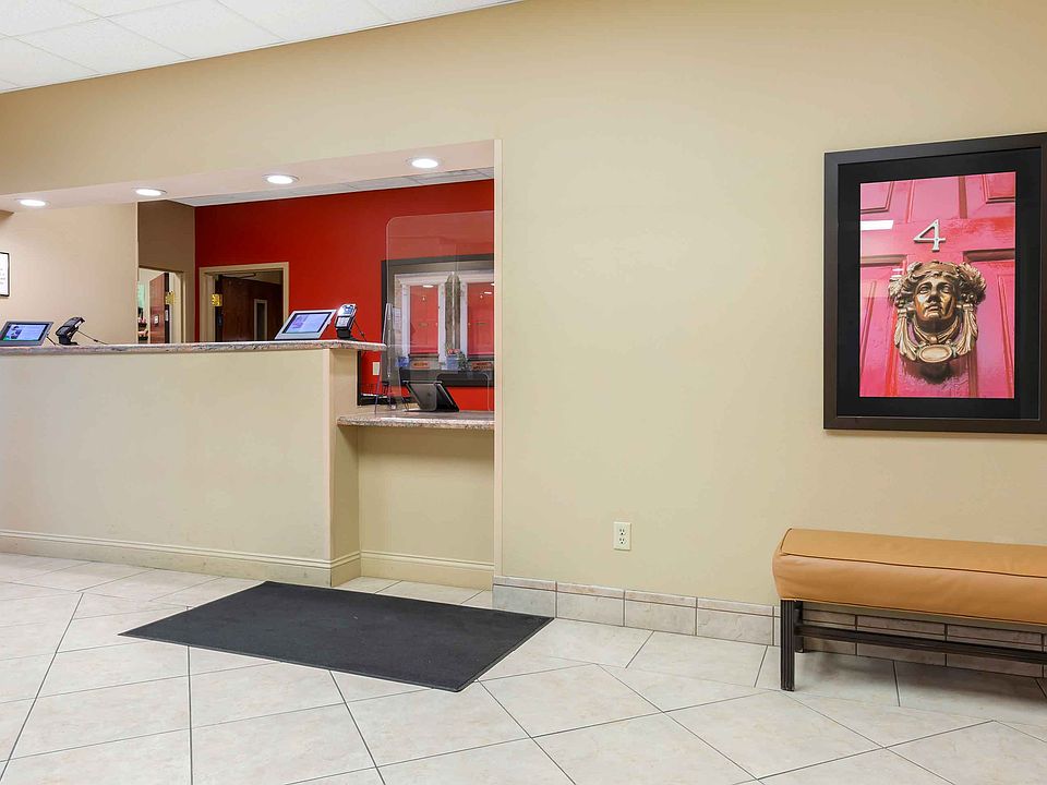 Lobby and Guest Check-in