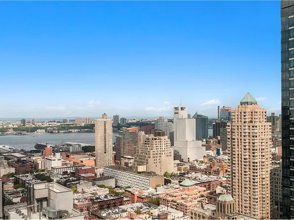 247 W 46th St APT 3102, New York, NY 10036