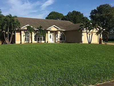2nd image of 109 SW Sebring Cir