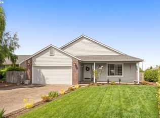 1215 Henrys Blvd, Woodburn, OR 97071
