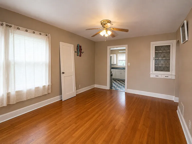 1518 S Kickapoo Ave — Photo 5