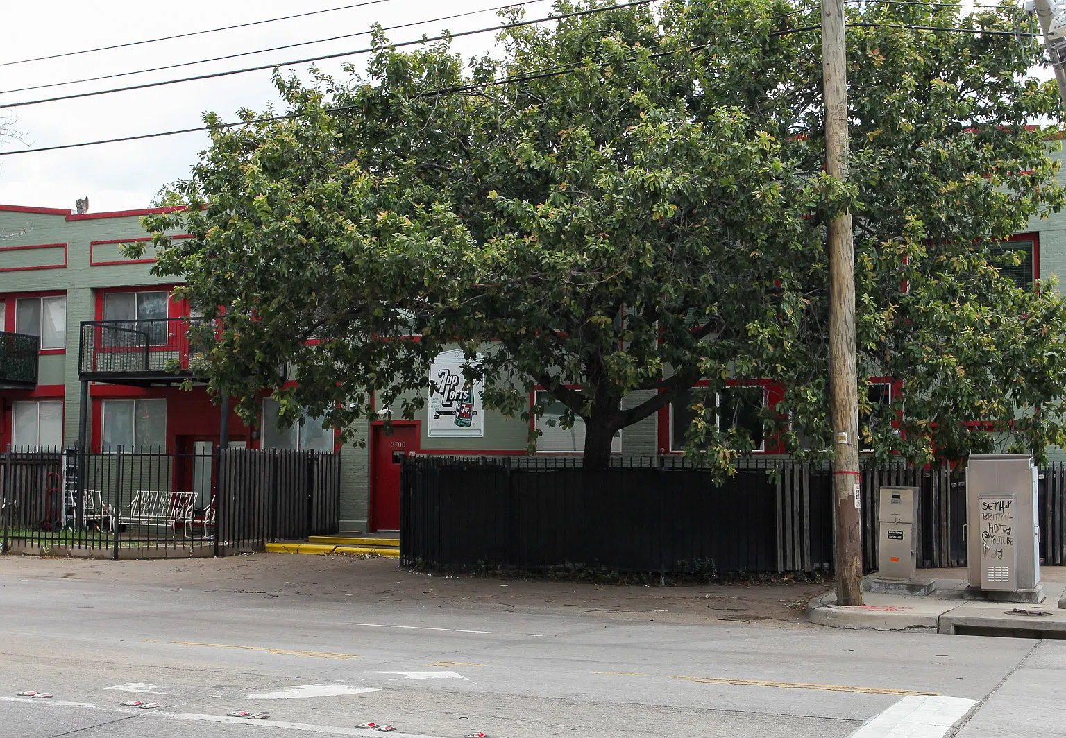 2700 Live Oak St — Photo 1