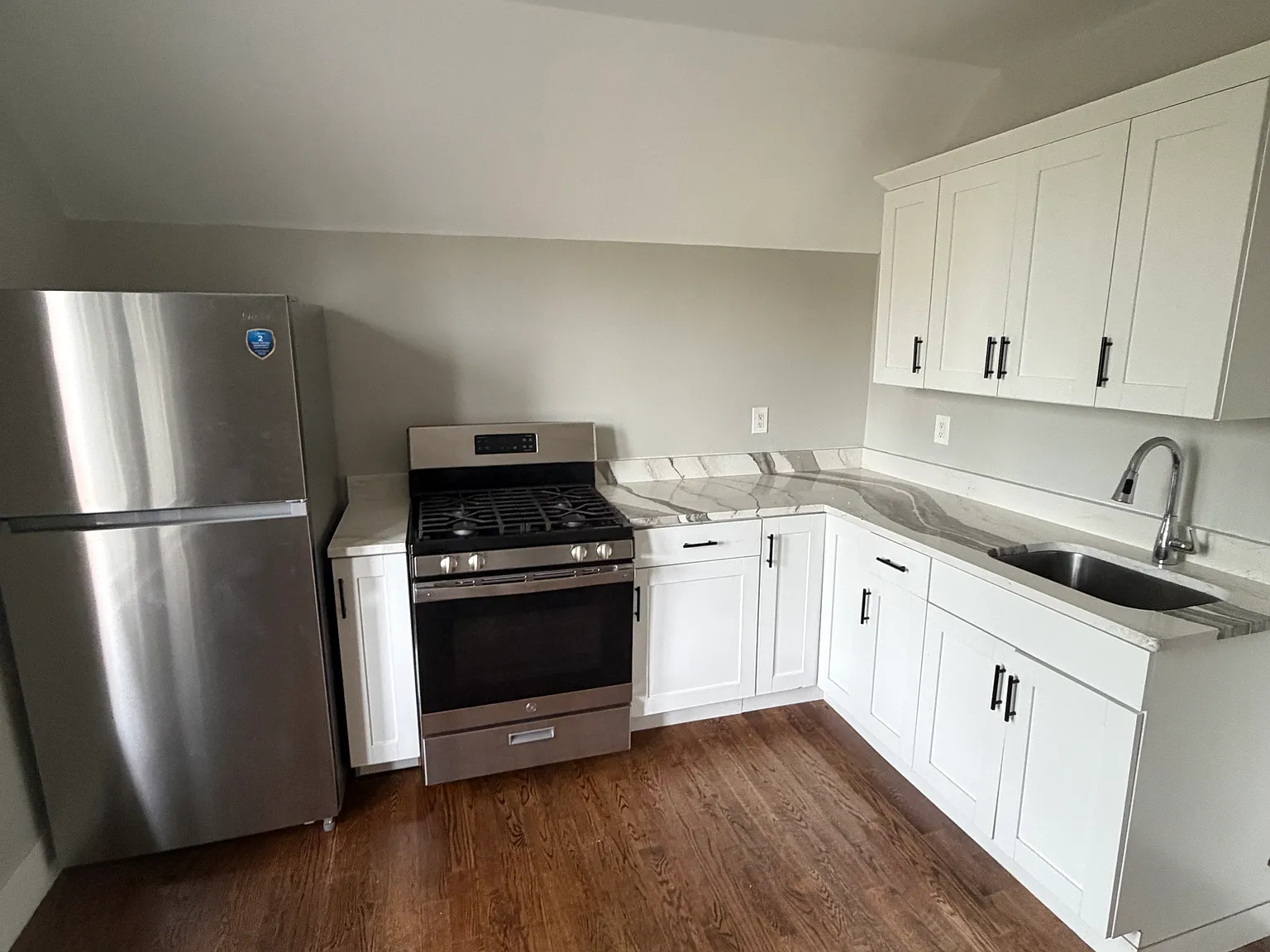 84 Munson St — Photo 4