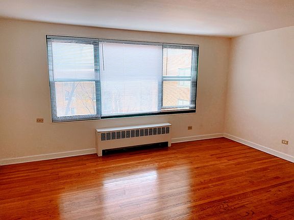 2nd image of 2841 W Rosemont Ave APT 3W