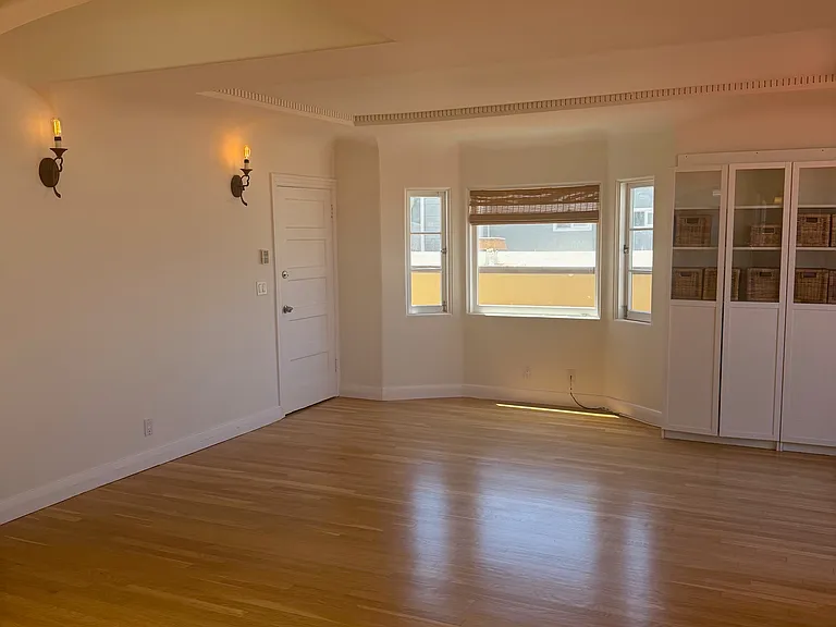 435 Manhattan Ave #A — Photo 4