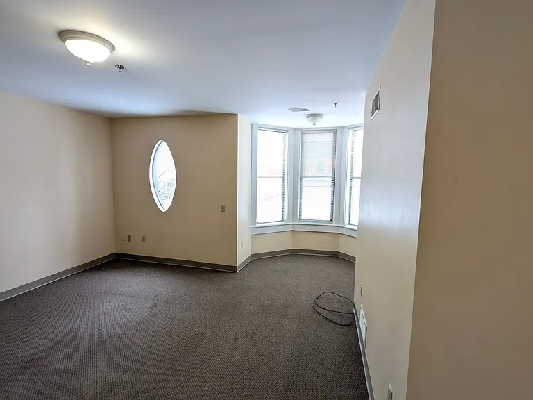 320 E Lincoln Ave — Photo 8