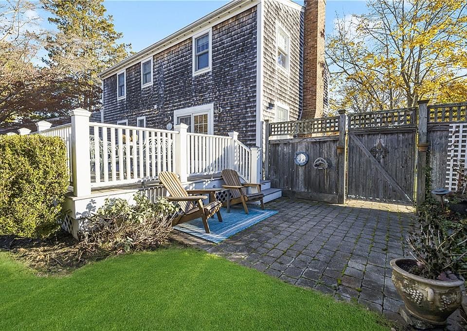 29 Willow Ave Middletown RI Zillow