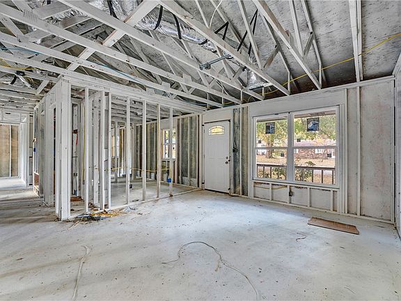 5th image of 357 W Nightingale Cir