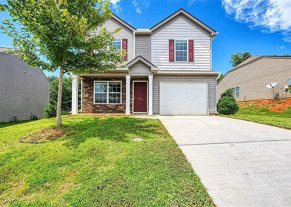 733 Streamside Dr