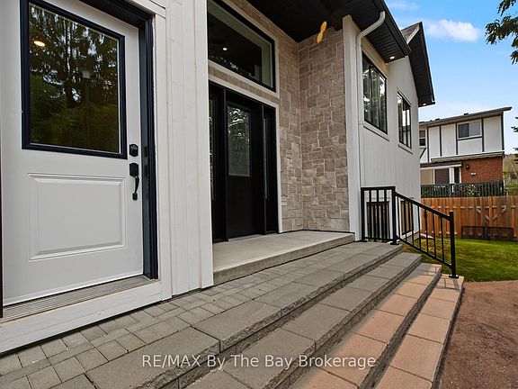 5th image of 208 Thomas St