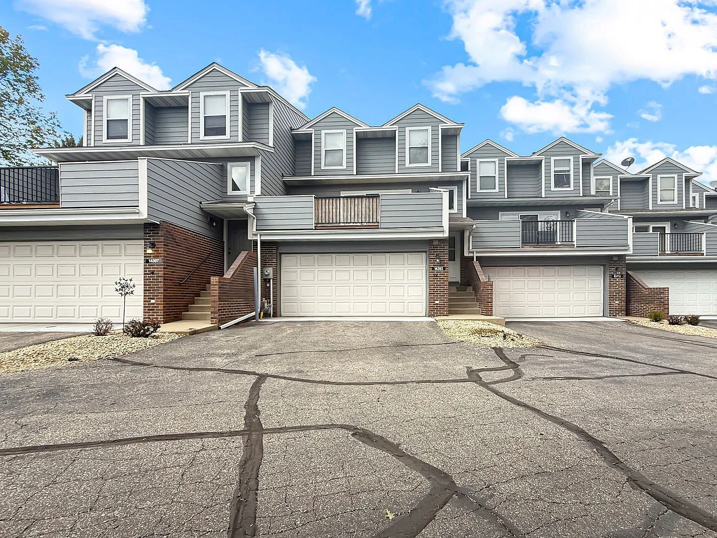 2 bed, 2.0 bath, 1525 sqft, $1,945 — Photo 2