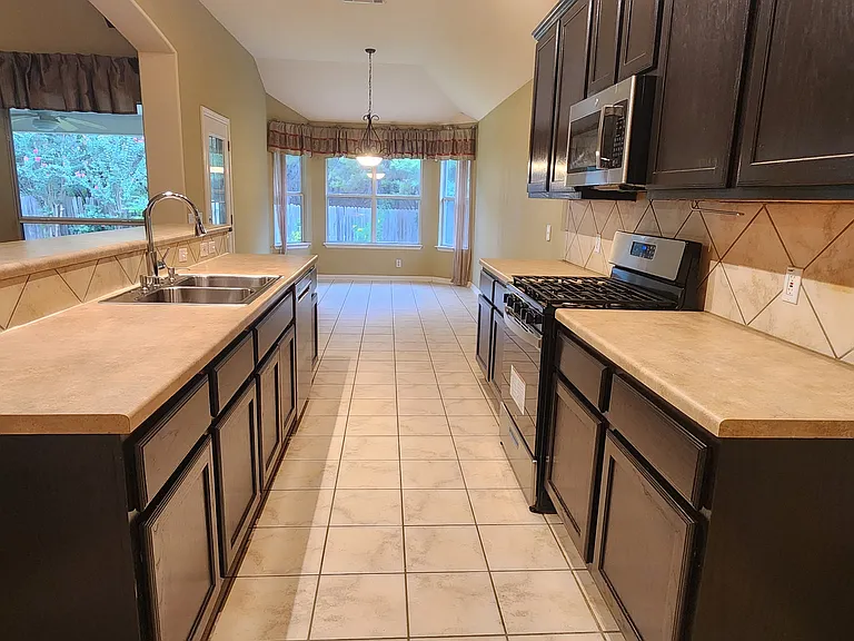 8123 Campeche Bay Pl — Photo 7