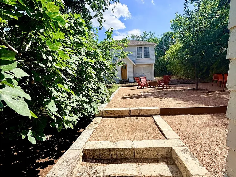 305 Lockhart Dr #B — Photo 5
