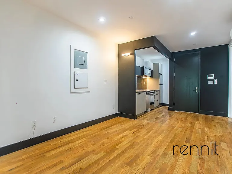 562 Park Pl #2B — Photo 2