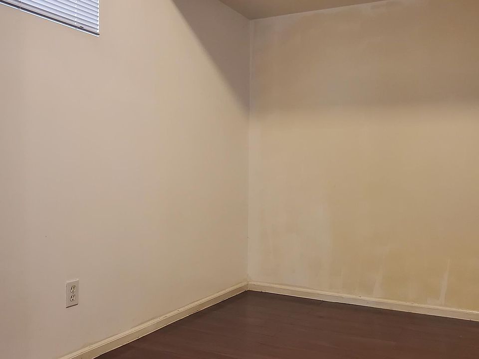 1st image of 223 Buel Ave Floor Basement