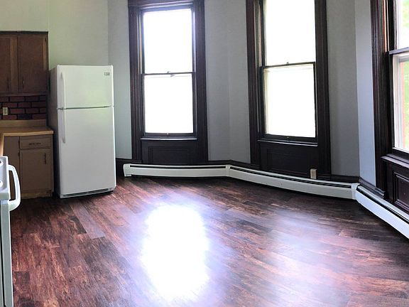 4th image of 889 N Market St APT 2