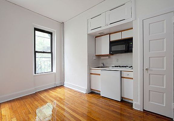 2nd image of 322 E 70th St APT 206