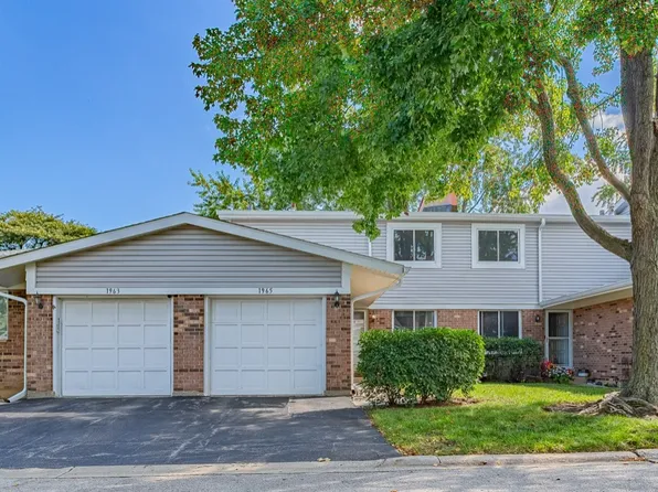 1965 N Jamestown Dr, Palatine, IL 60074