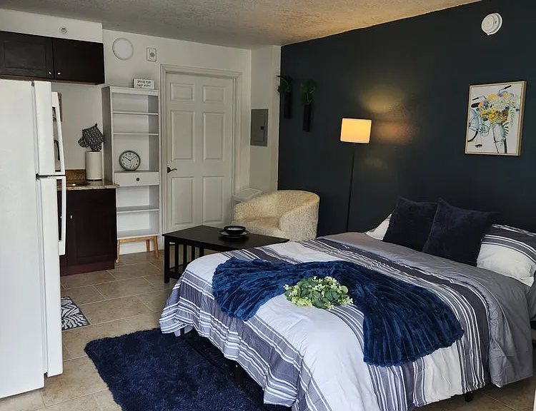 929 W Colonial Dr — Photo 1