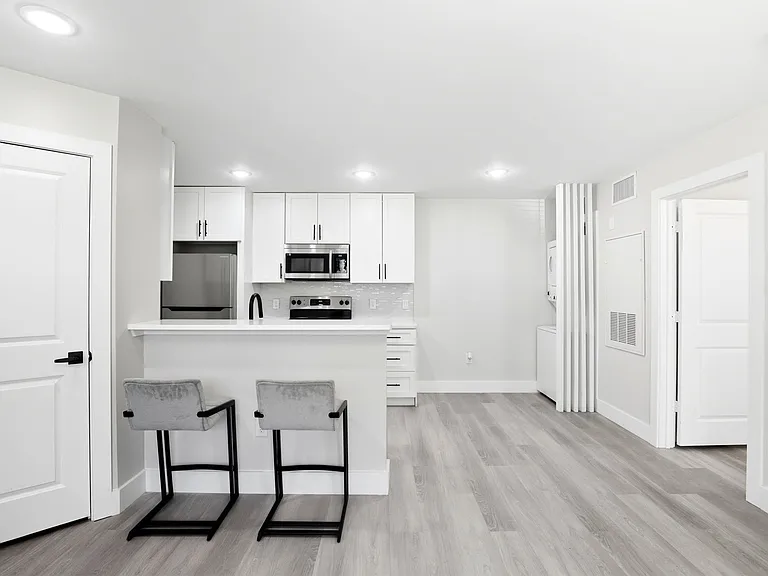 2592 Grassy Point Dr #106 — Photo 6