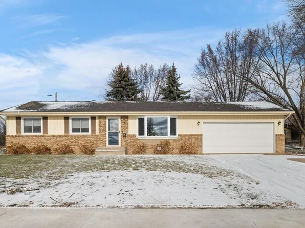 707 3rd St NE, New Prague, MN 56071
