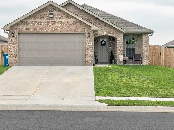 304 Oak Ave, Gentry, AR 72734
