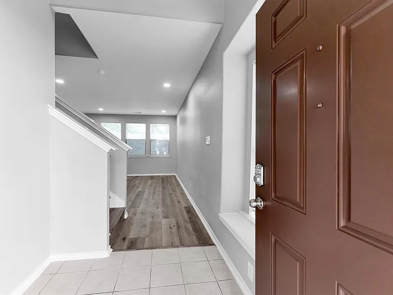 16007 Sandy Path Ln — Photo 4