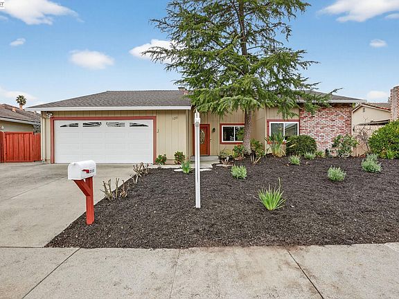 2nd image of 3211 De Anza Pl