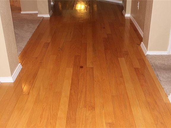 3rd image of 1202 Glencoe Dr