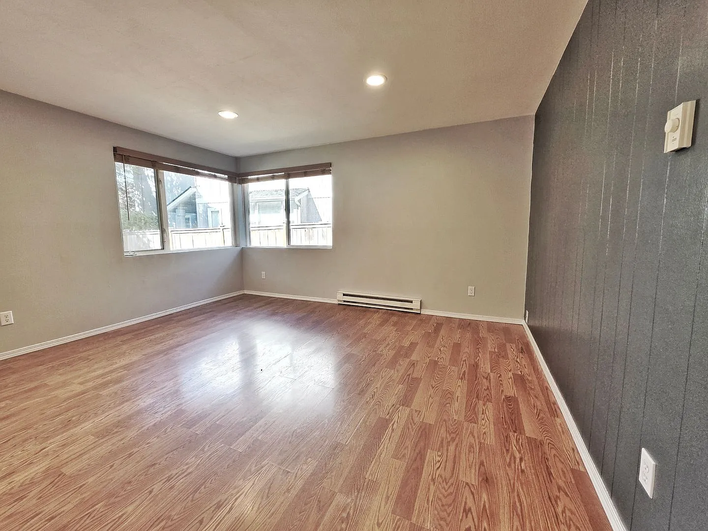 Charming 2 Bed 1 Bath Apt near Downtown Bellevue — Photo 4