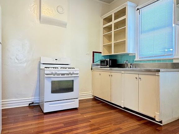 5th image of 133 N Hoff Ave