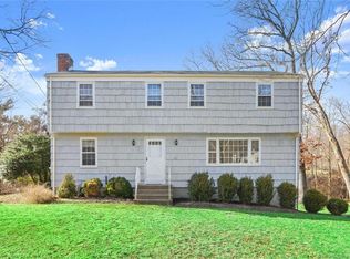 38 Lincoln Dr, New Canaan, CT 06840