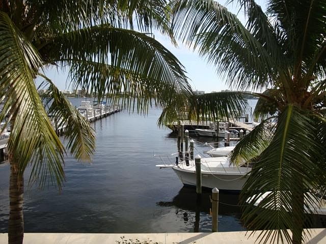 Home For Sale In The Moorings