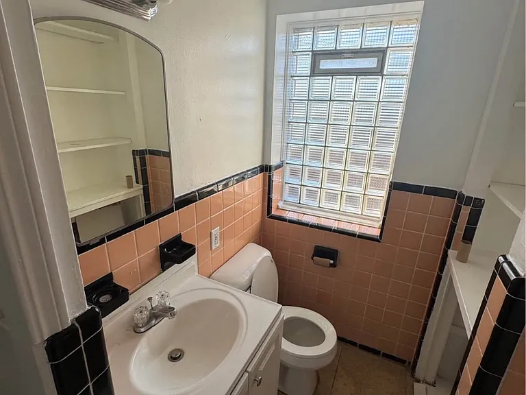 3475 Fort St #2 — Photo 8