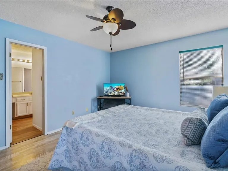6121 Duchess Dr — Photo 7