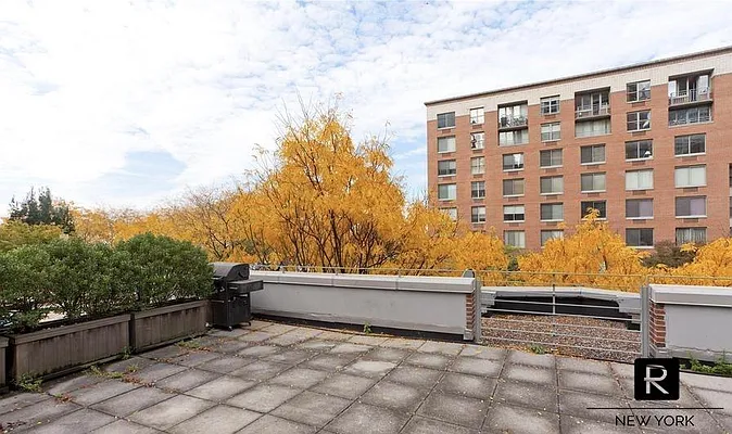 Sold by R New York | media 21